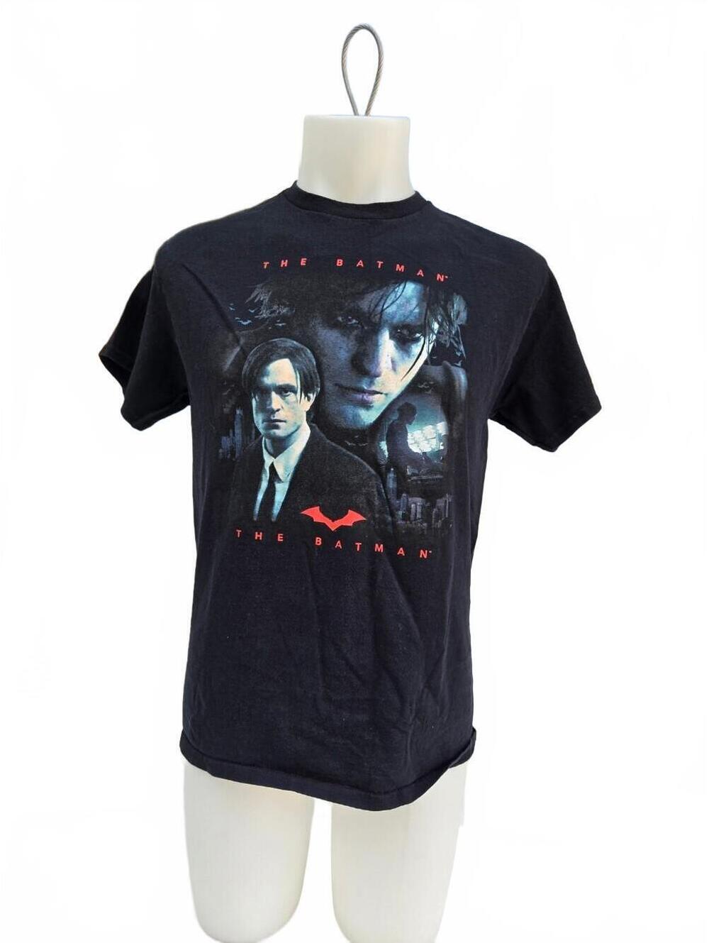 The Batman Men’s Medium Black Graphic Tee DC Movie Y2K Darkwear Streetwear Shirt